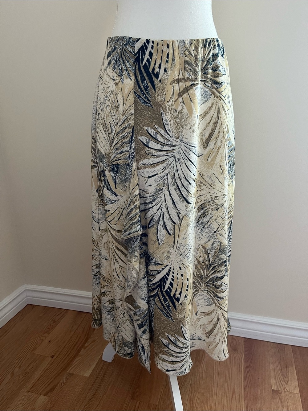 Tropical Print Maxi Skirt in Beige, Cream & Black - Picture 5 of 8